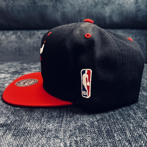 MITCHELL & NESS CHICAGO BULLS SNAPBACK - Picture 2 of 5